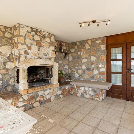 Elia Woodstone Villa *